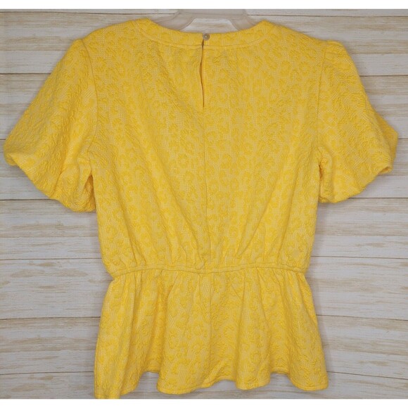 Voy Women's Yellow Bubble Sleeve Cheetah Textured Top Size Small NWT - Picture 2 of 10